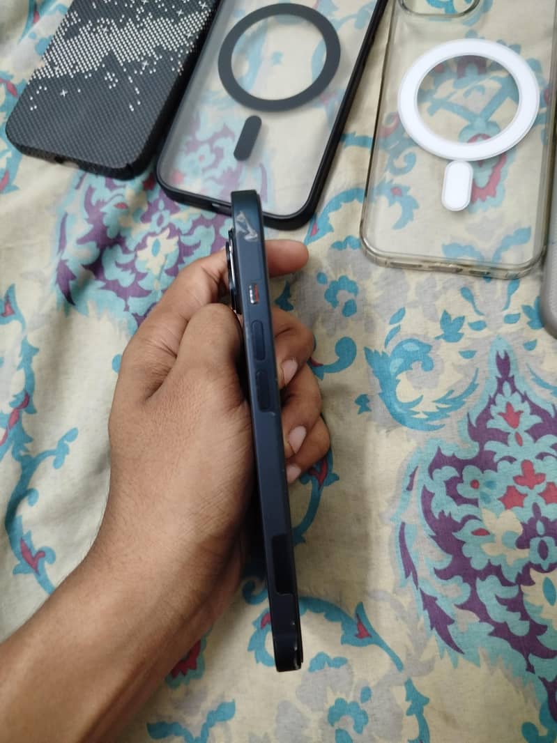 Apple iPhone 14 3