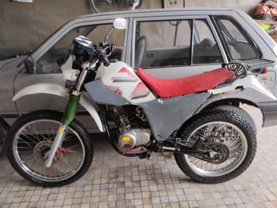 Enduro Yamaha trail bike