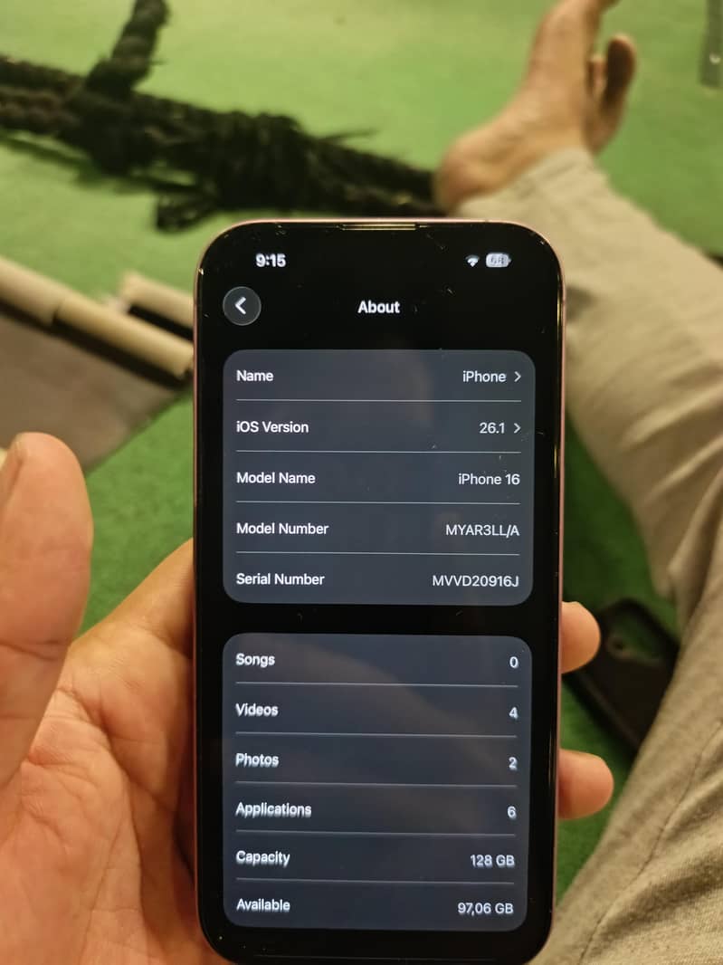 Apple iPhone 16 4