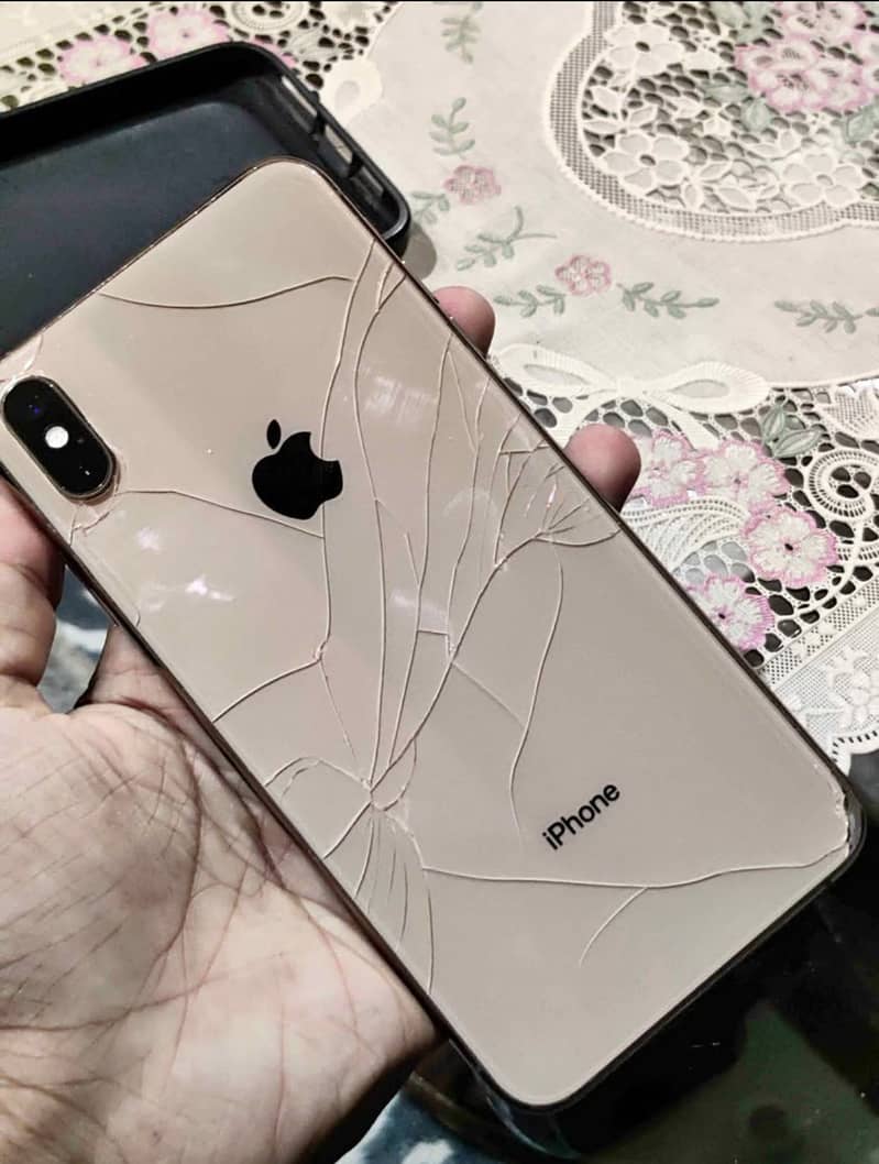 Apple iPhone XS Max 3