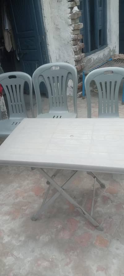 chair table pura set bilkul new ha