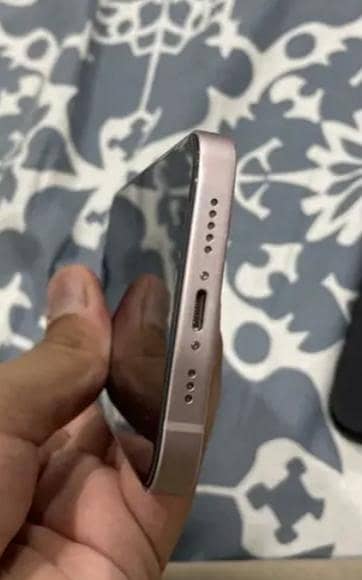 Apple iPhone 13 2