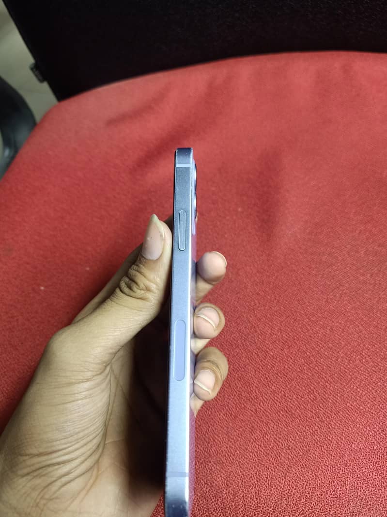 Apple iPhone 12 6