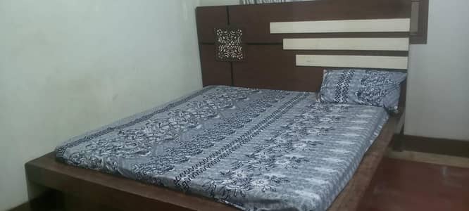KING SIZE BED IN GOOD CONDITION 6 × 6.5, DRESSING TABLE AND SOFA SET