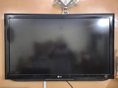 LG 42" Full HD LCD TV (Model 42LK430) – Excellent Condition