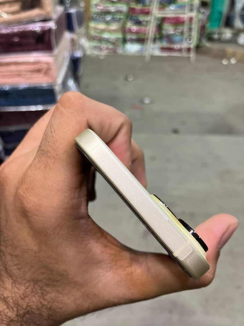 Apple iPhone 15 3