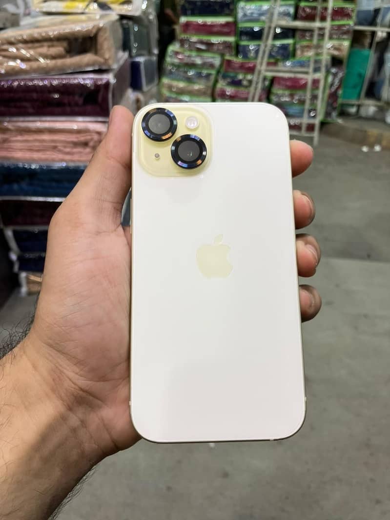 Apple iPhone 15 4