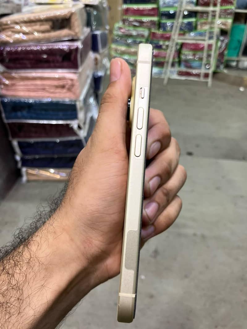 Apple iPhone 15 5