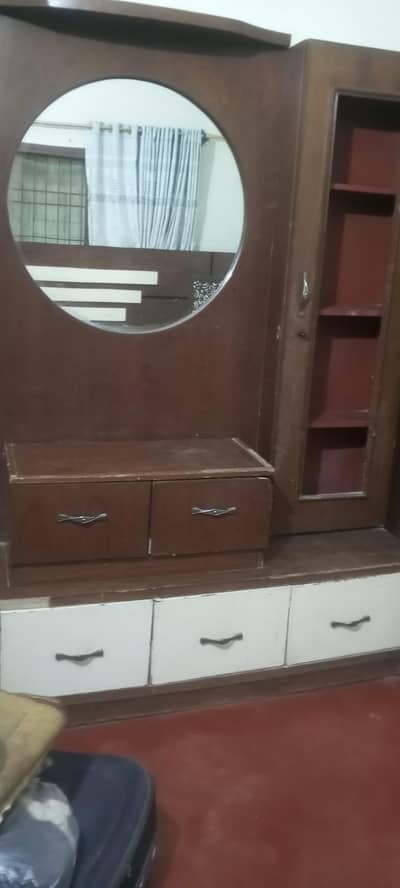 DRESSING TABLE WITH DRAWERS