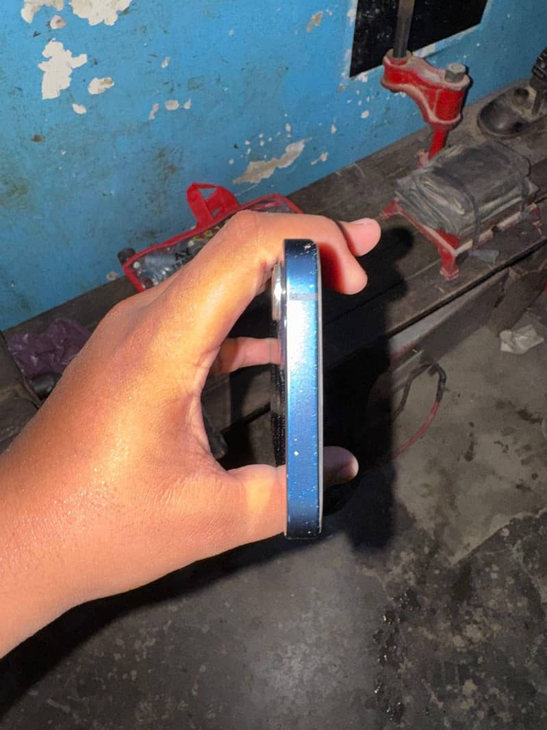 Apple iPhone 11 3