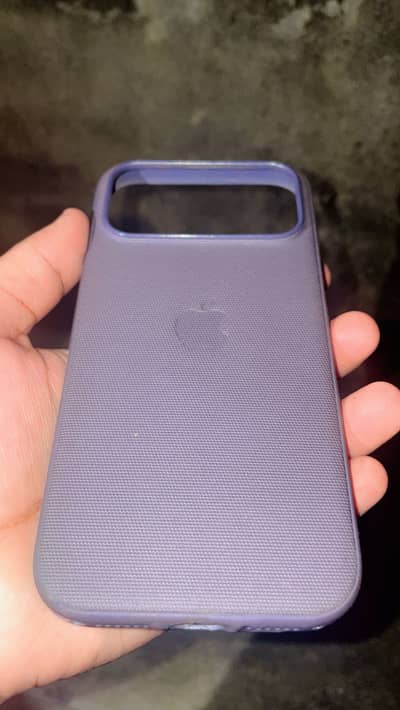 I phone 17 pro max cover with charger strip