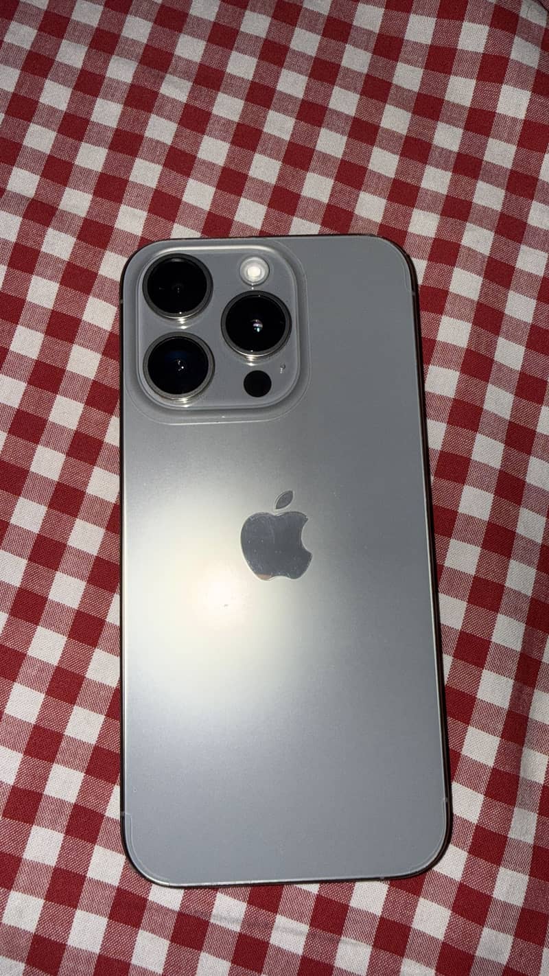Apple iPhone 15 Pro 0