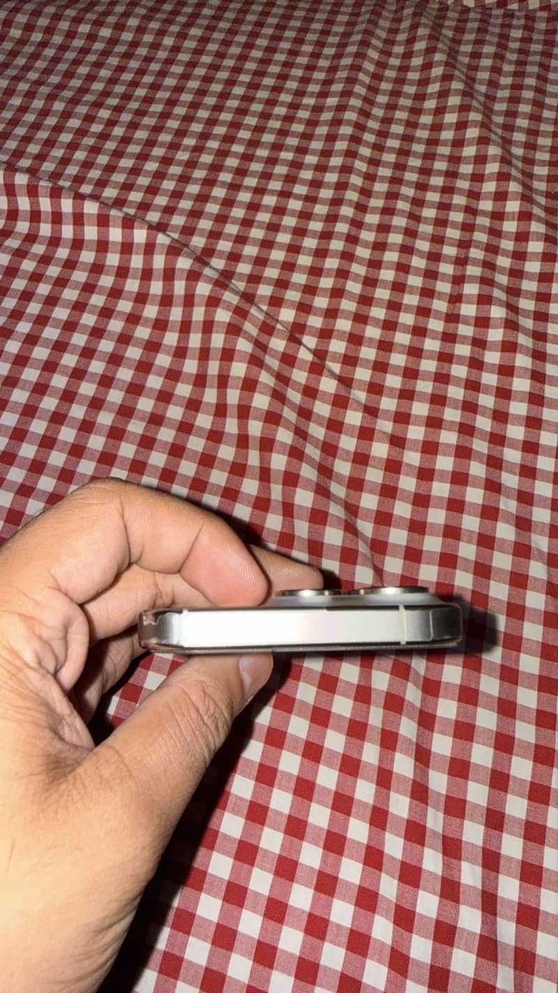 Apple iPhone 15 Pro 2