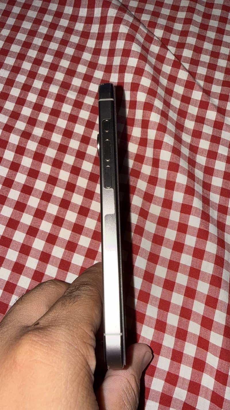 Apple iPhone 15 Pro 3