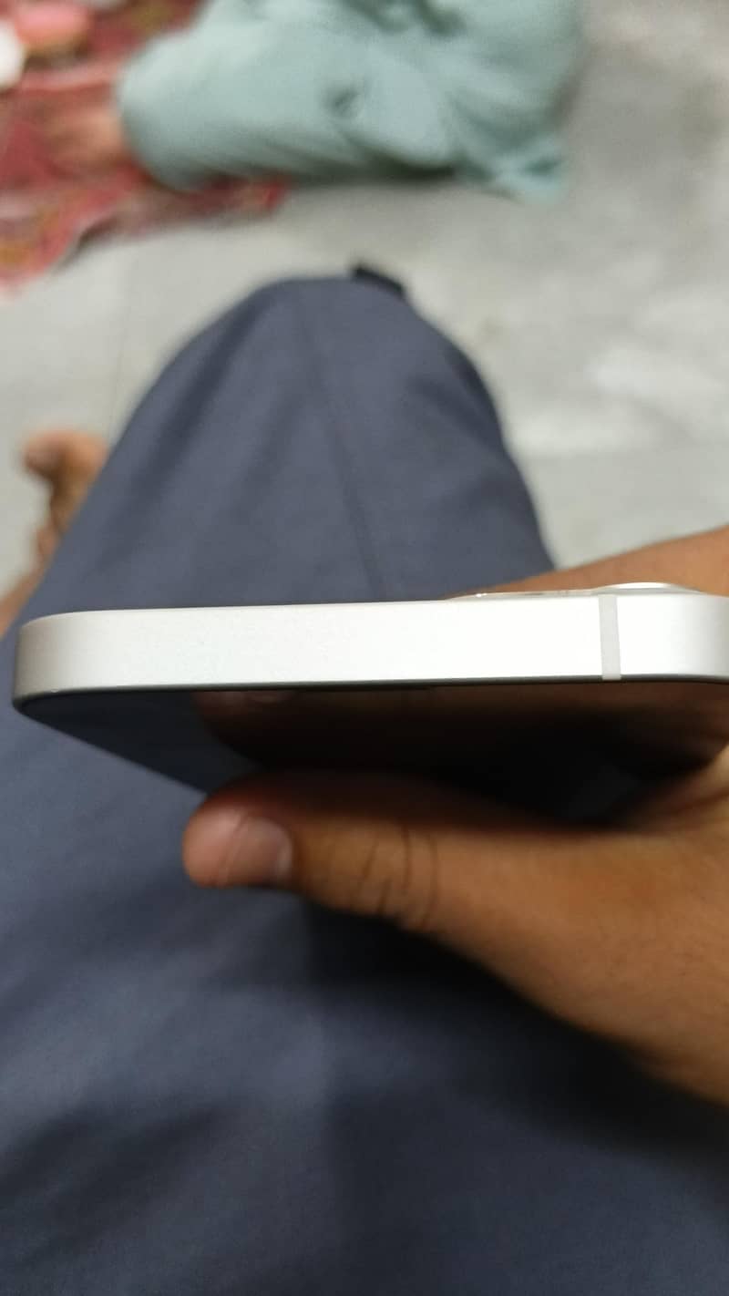 Apple iPhone 13 1