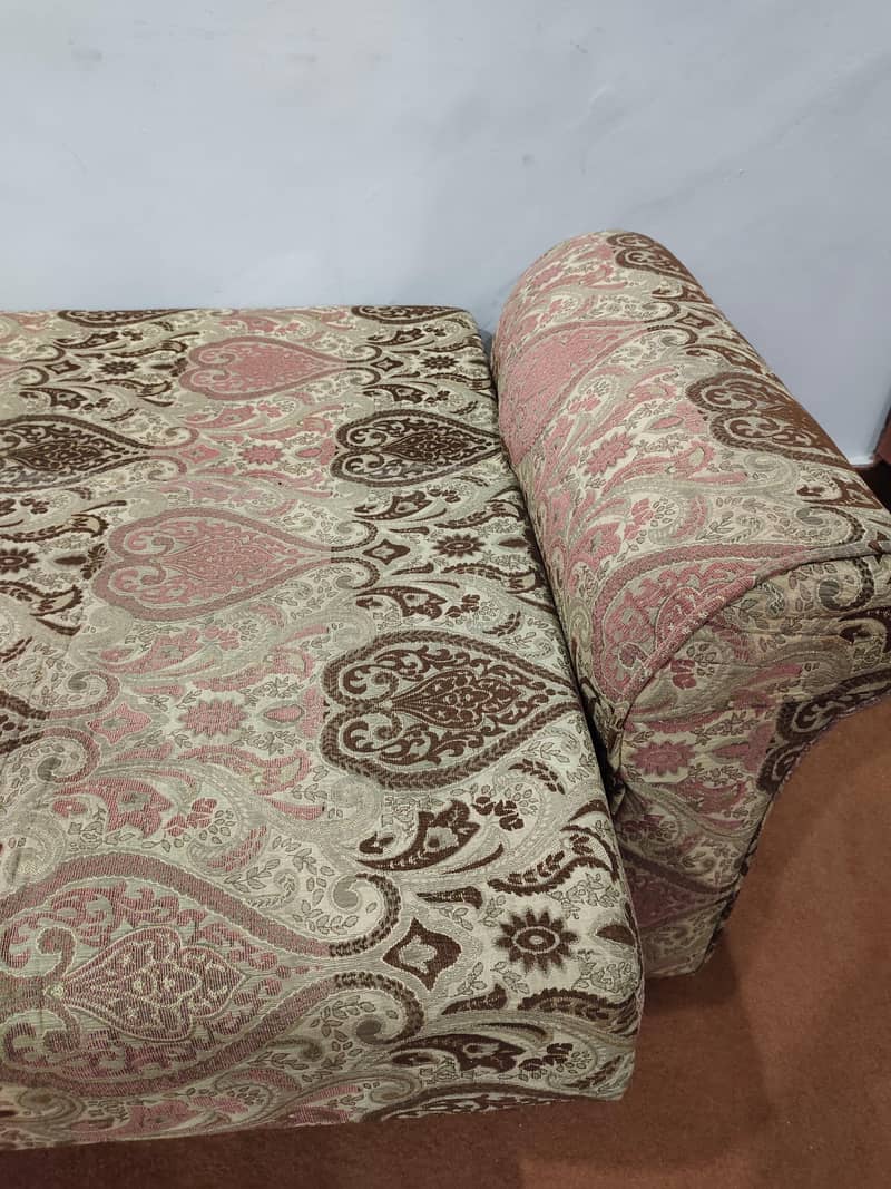 three seater sofa comes bed 4
