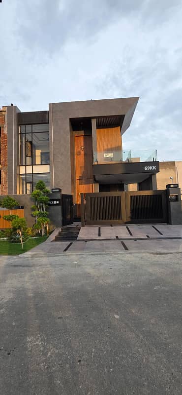SYED BROTHERS PROUDLY OFFERS: 10-Marla Elegant And Fully Maintained Bungalow Is Available In The Best Block Of DHA Lahore.