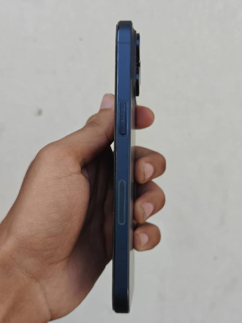 Apple iPhone 15 Pro Max 4