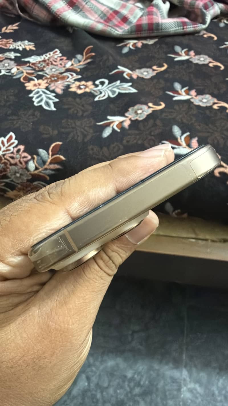 Iphone 16 pro PTA 1