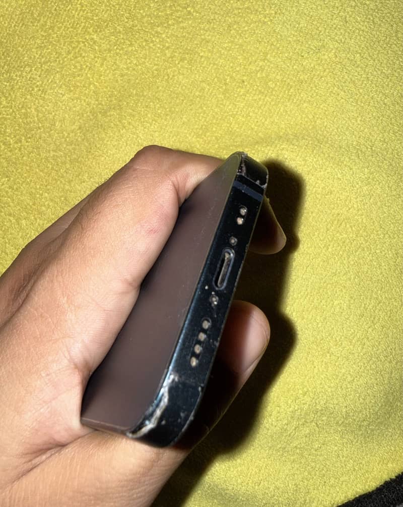 Apple iPhone 13 mini 4
