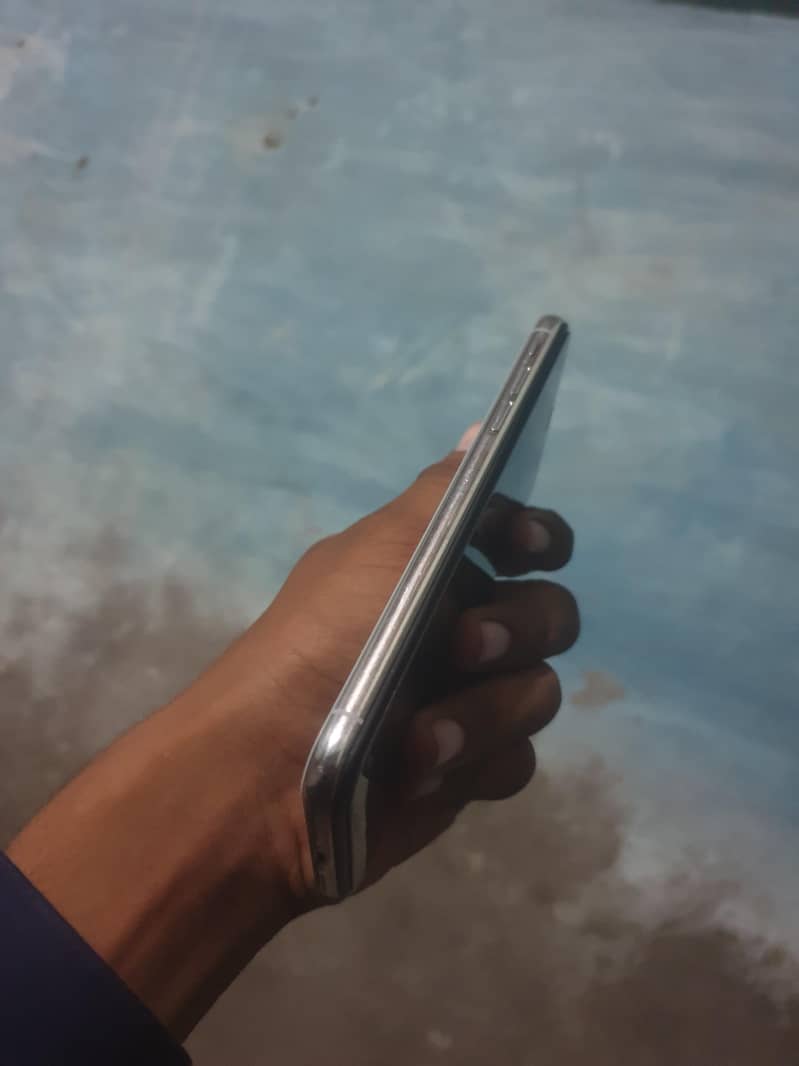 Apple iPhone X 3