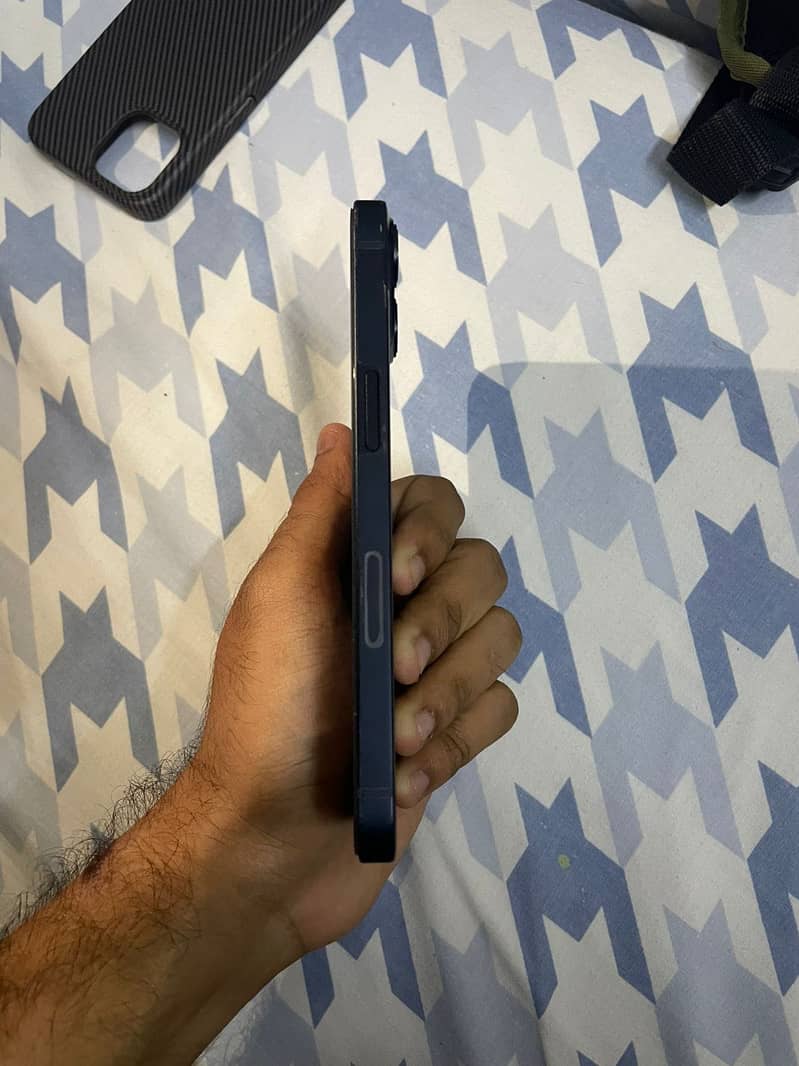 Apple iPhone 13 0