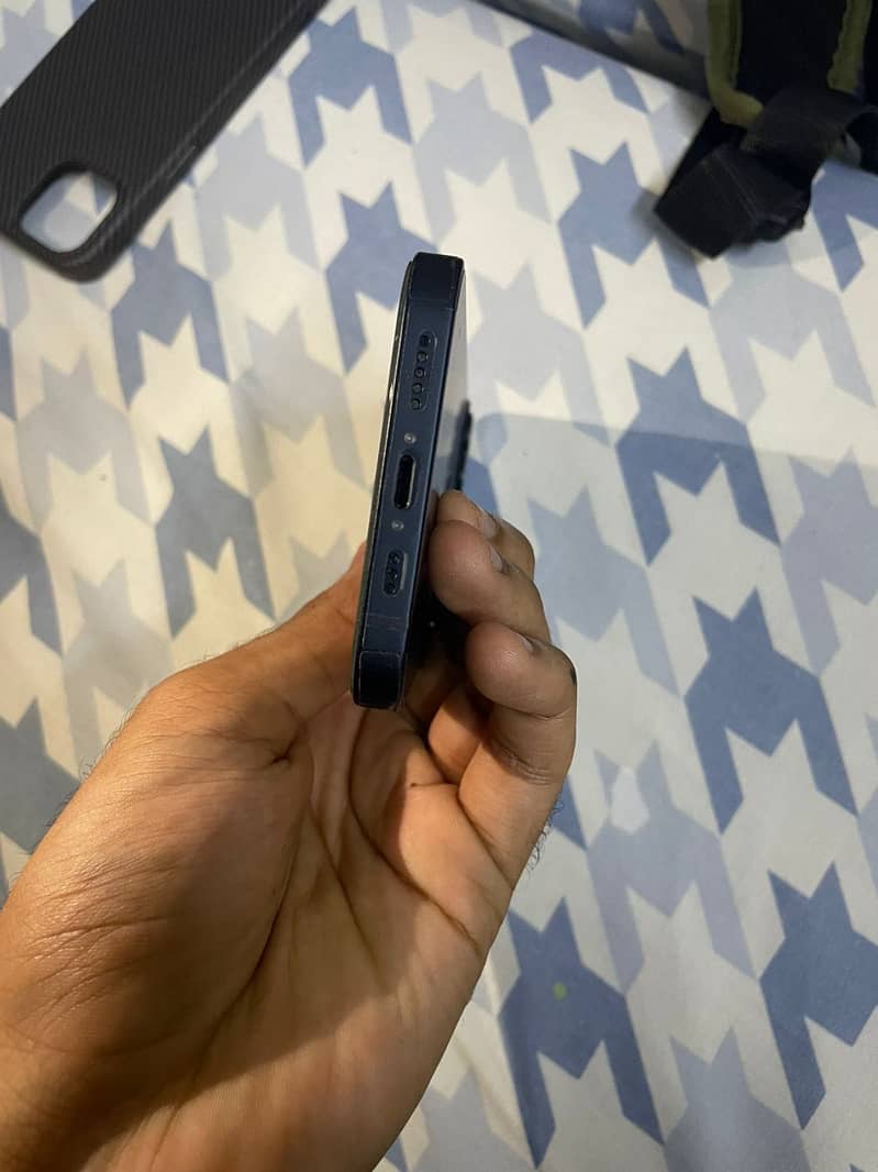 Apple iPhone 13 4