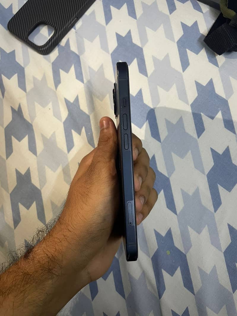 Apple iPhone 13 5