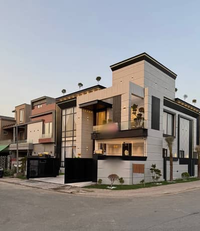 10 Marala Outclass Modern Design House Available For Sale