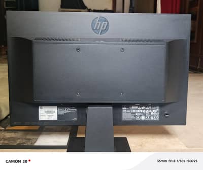 hp monitor 20 inch 10/10 condition like new. . .