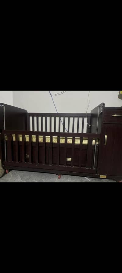 baby cot with mattres wood bht achi hy condition new hy