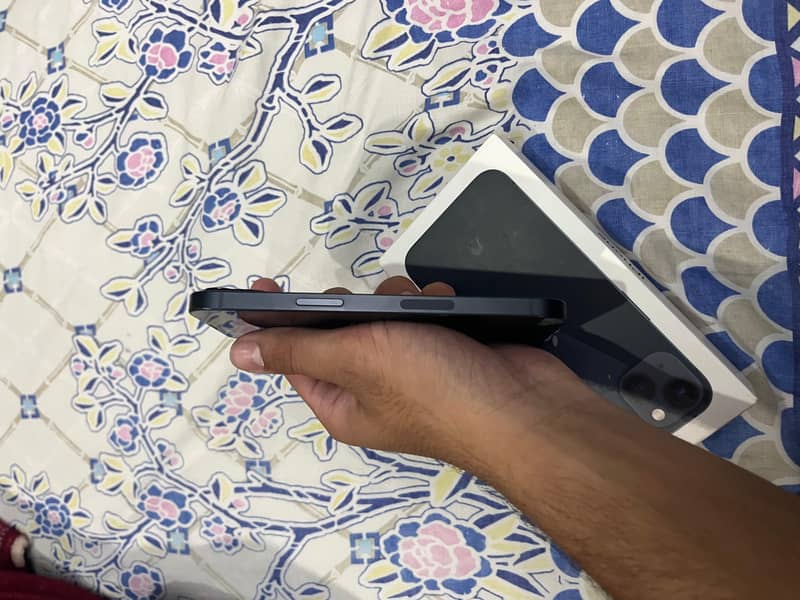 Apple iPhone 13 3