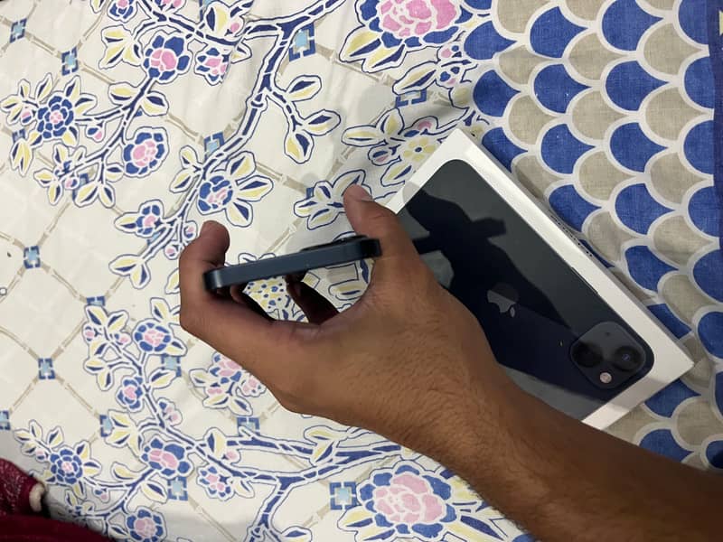 Apple iPhone 13 4