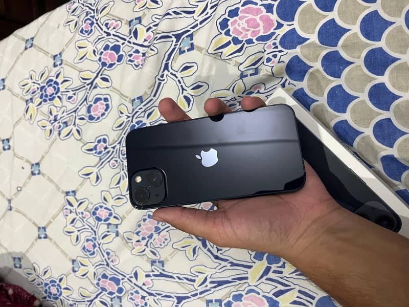 Apple iPhone 13 5