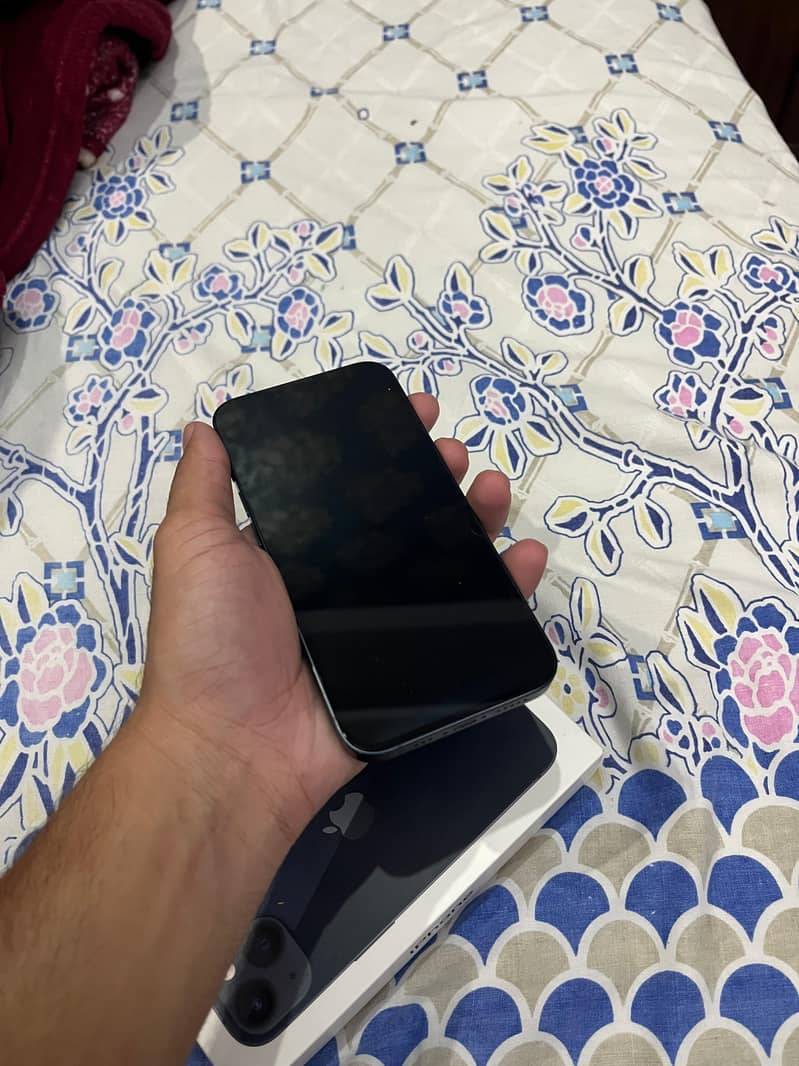 Apple iPhone 13 7