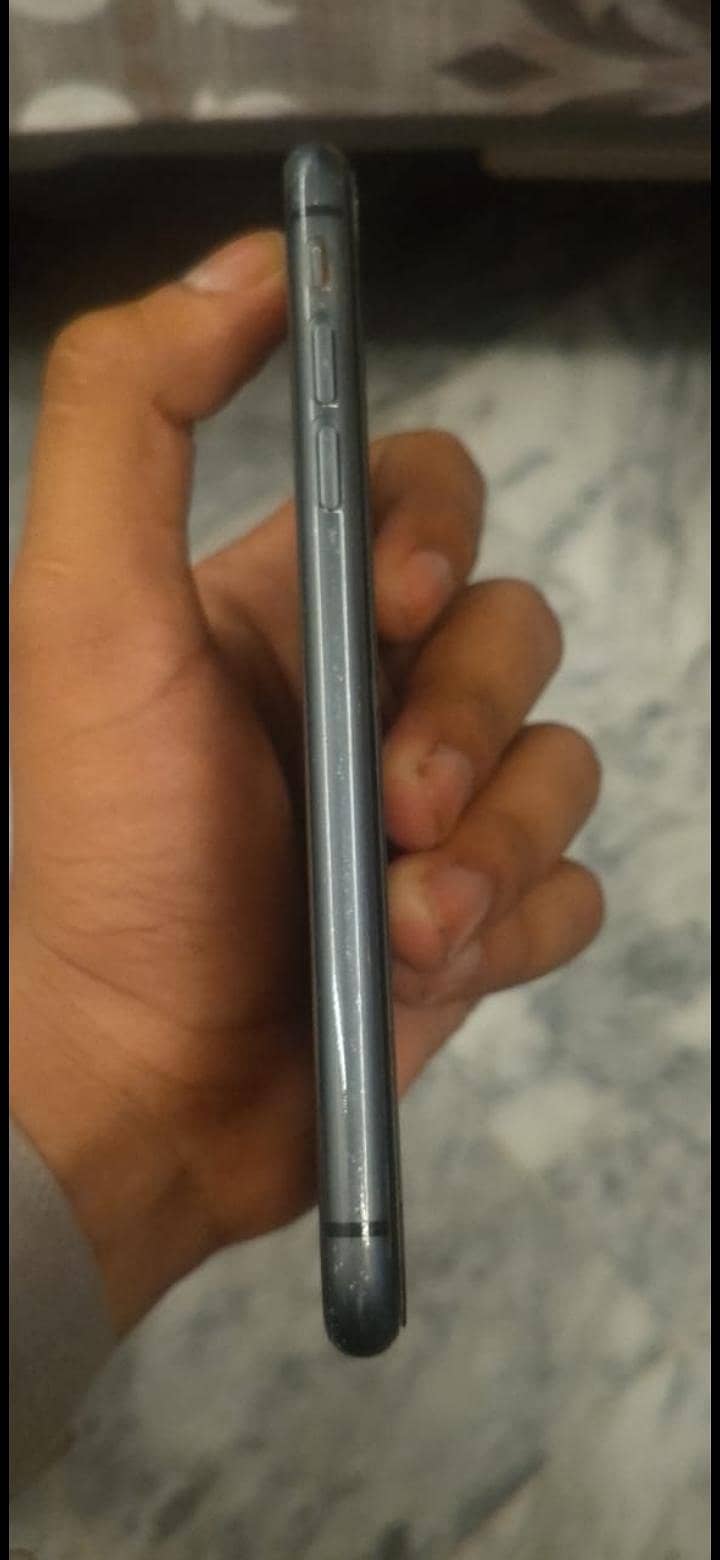 Apple iPhone 11 3