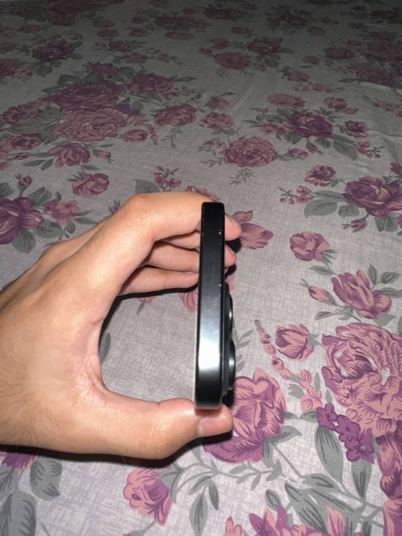 Apple iPhone 16 Pro 1