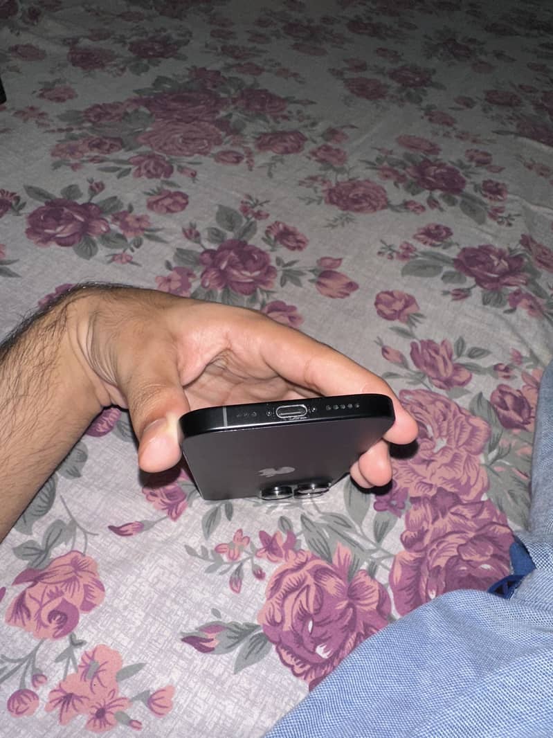 Apple iPhone 16 Pro 3
