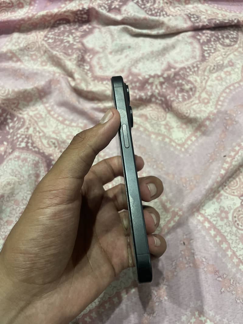 Apple iPhone 15 Pro 1