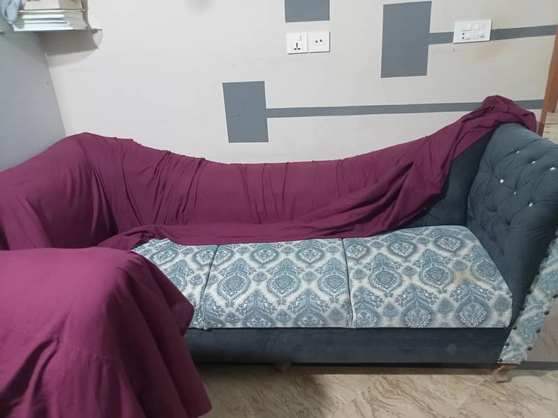7 seatar sofa set. 3