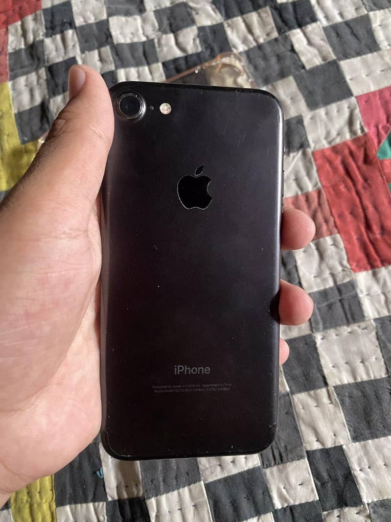 Apple iPhone 7 0