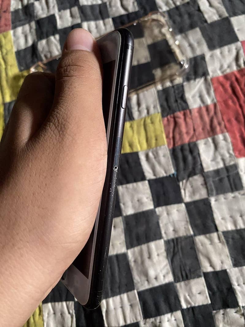 Apple iPhone 7 3