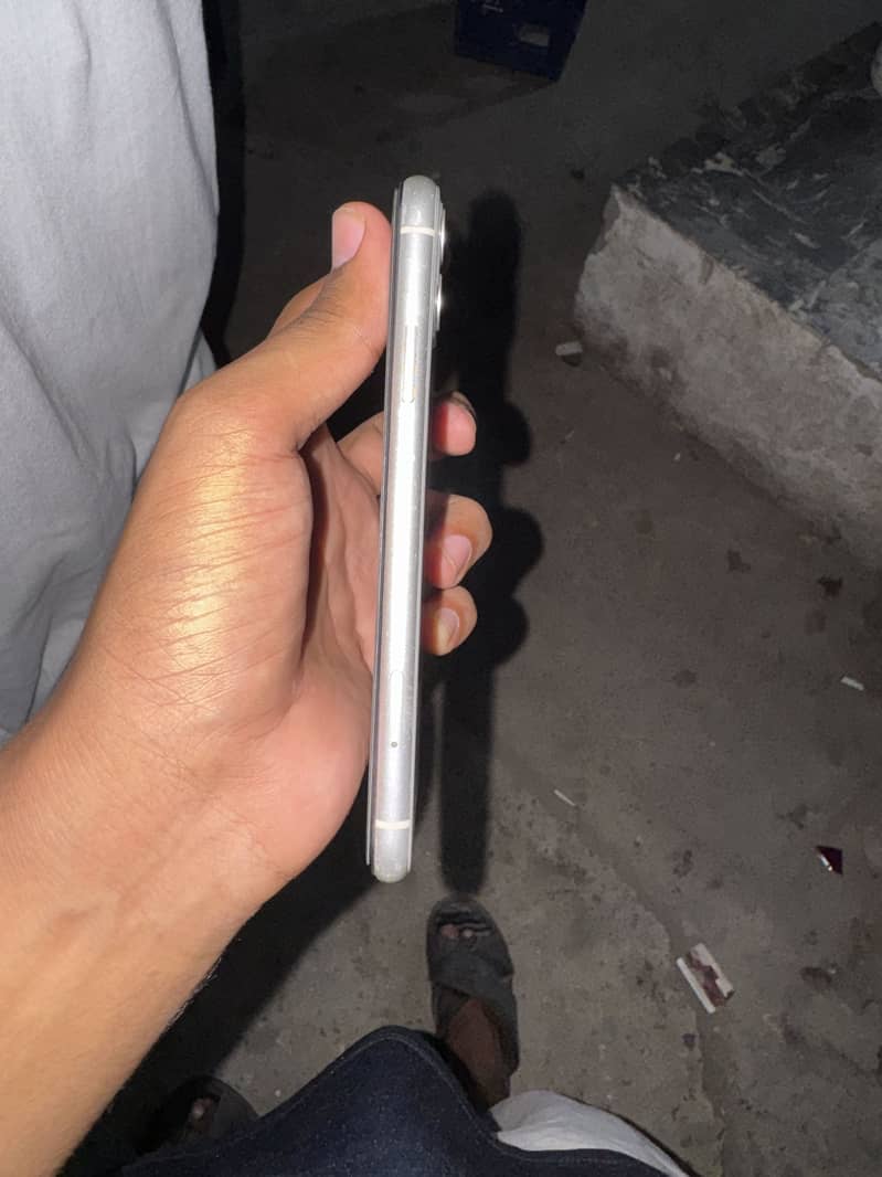 Apple iPhone 11 0