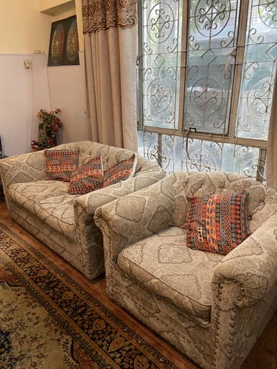 4 Seater Sofa neat and clean