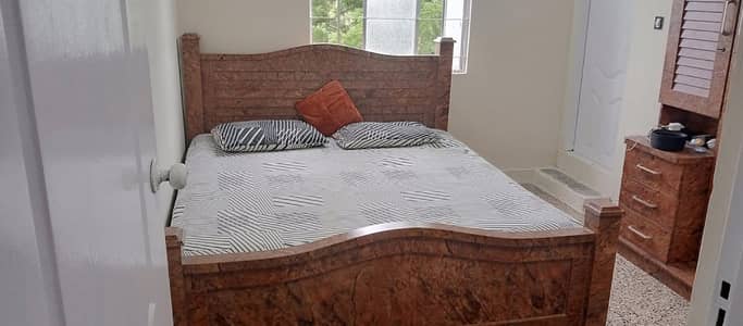king size bed  with mattres n drassing table