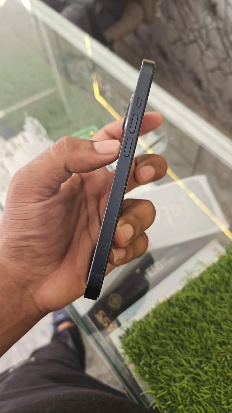 Apple iPhone 13 1