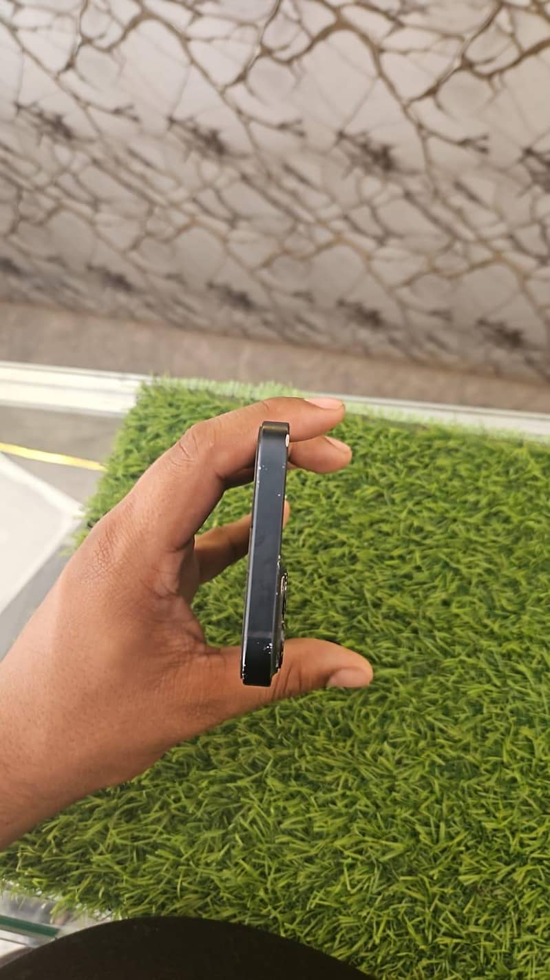 Apple iPhone 13 3