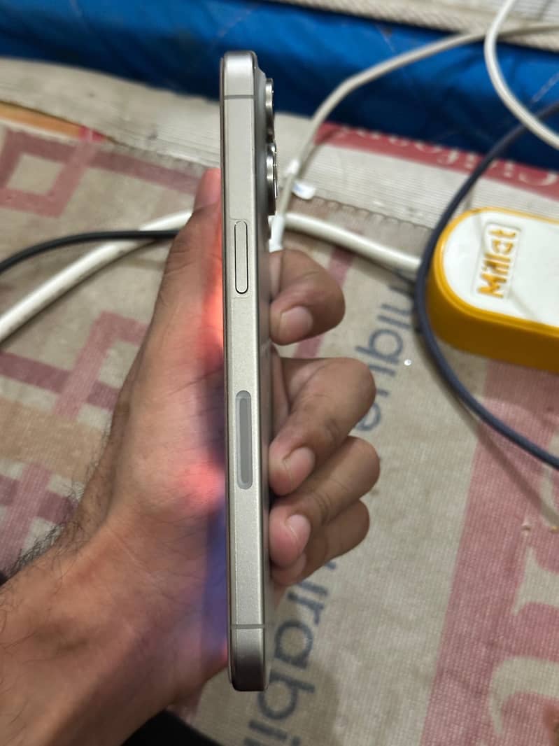 Apple iPhone 15 Pro Max 6