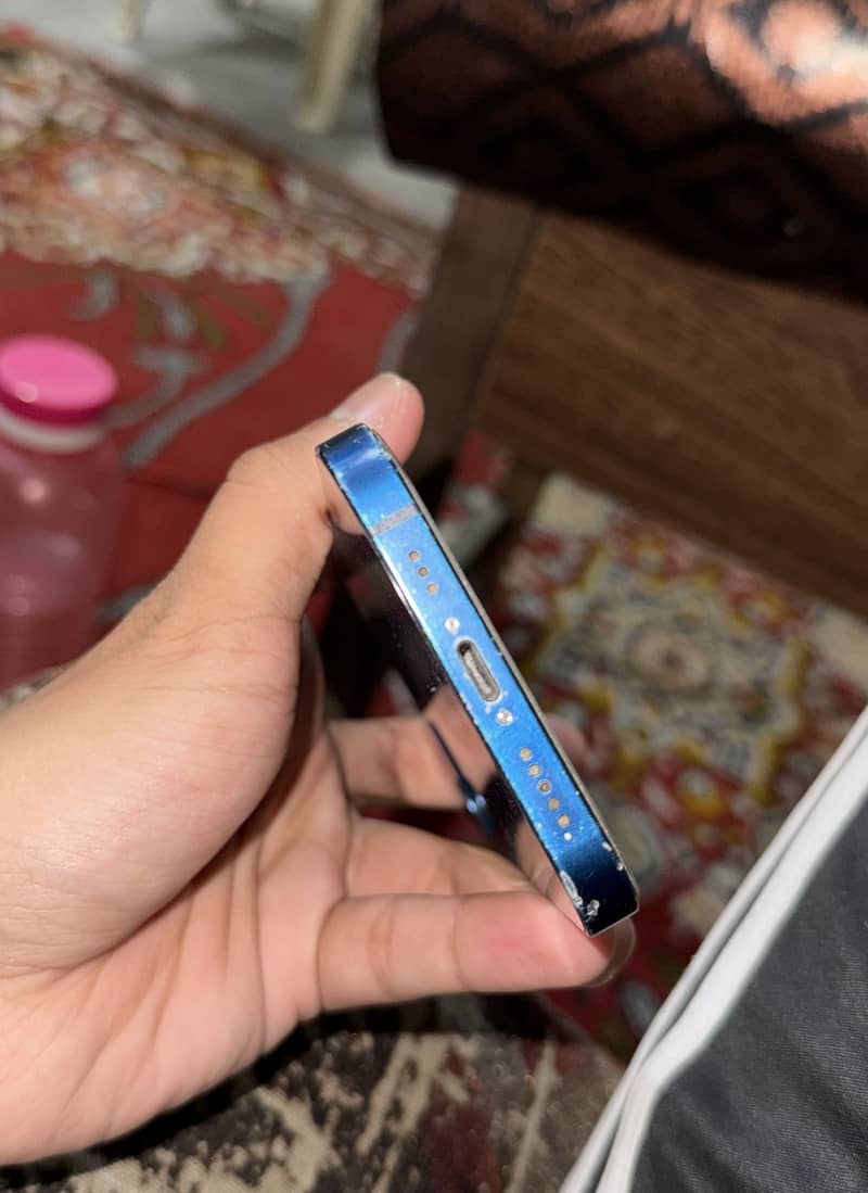 Apple iPhone 12 4