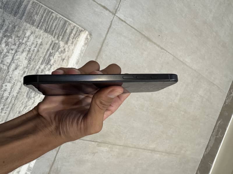 iPhone 16 Pro Max 1